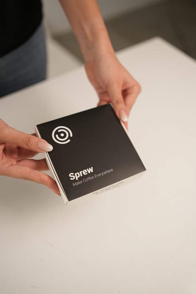 معرفی میکنیم: این شما و این قهوه ساز اسپرو! نمایی از جعبه ی قهوه ساز اسپرو